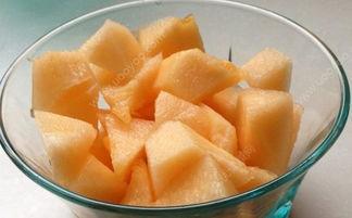 吃蜜瓜喉咙不舒服,揭秘夏日消暑水果的食用注意事项