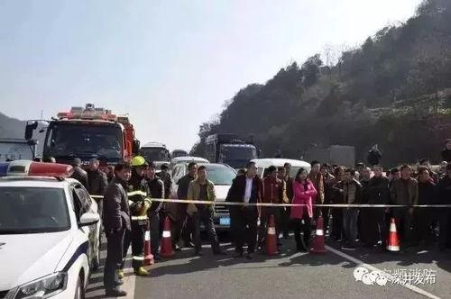 缅甸边境吃瓜群众