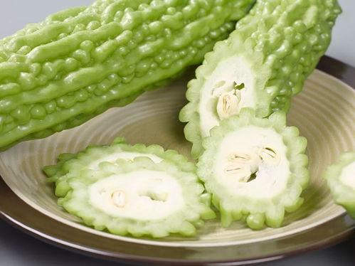 小孩吃瓜群众扔白菜,小孩吃瓜群众扔白菜引发热议