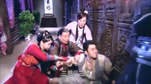 吃瓜群众偷听情侣吵架,揭秘甜蜜背后的矛盾与冲突